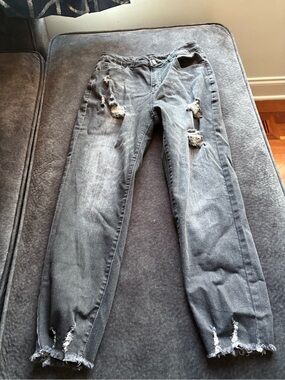 Women’s Skinny Distressed Jeans - Washed Gray